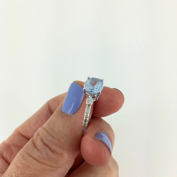VINTAGE . 2 CARAT SKY BLUE TOPAZ RING . 925 . NVC - Picture 3 of 8